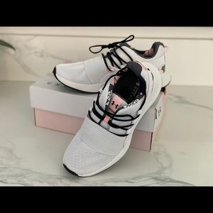 NEW IN BOX Under Armour Women’s Running Shoes 8.5